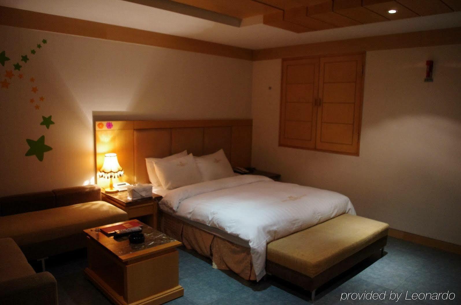 Reborn Suwon Silkroad Hotel Exterior foto